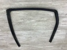 Уплотнитель стекла двери NISSAN QASHQAI