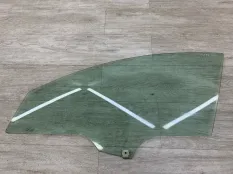 Стекло двери MAZDA 3