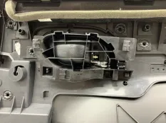 Обшивка двери PEUGEOT 5008