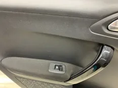 Обшивка двери PEUGEOT 208