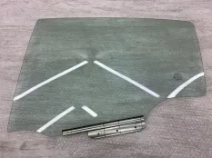 Стекло двери TOYOTA YARIS Hibrid