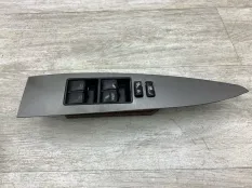 Блок управления дверьми TOYOTA AVENSIS