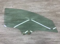 Стекло двери MAZDA 3