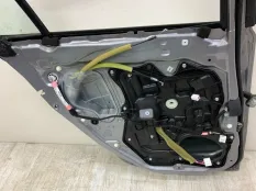 Дверь MAZDA 3