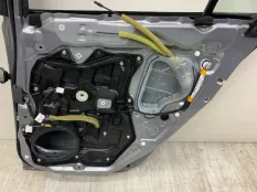 Дверь MAZDA 3