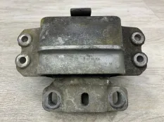 Подушка двигателя VOLKSWAGEN PASSAT B6
