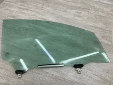 Стекло двери TOYOTA AURIS