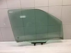 Стекло двери Nissan Navara