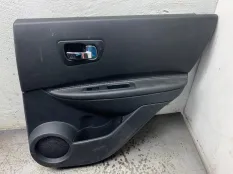 Обшивка двери NISSAN QASHQAI