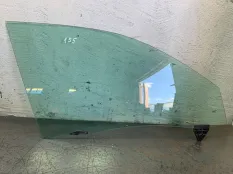 Стекло двери AUDI A4