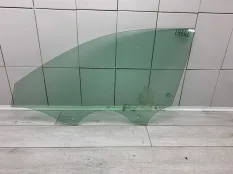 Стекло двери AUDI A4