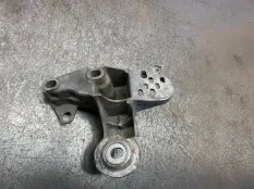 Кронштейн двигателя AUDI A4