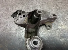 Кронштейн двигателя AUDI A4