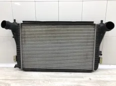 Радиатор интеркулера VOLKSWAGEN GOLF