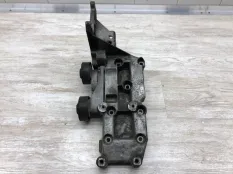 Кронштейн генератора VOLVO V70