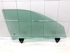 Стекло двери AUDI A4