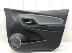 Обшивка двери TOYOTA YARIS Hibrid