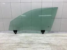 Стекло двери AUDI A4