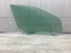 Стекло двери AUDI A4