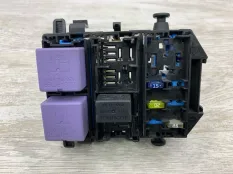 Блок предохранителей салонный RENAULT MODUS