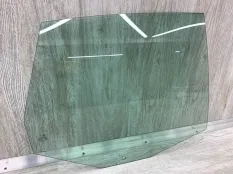 Стекло двери VOLKSWAGEN JETTA 5