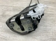 Замок двери TOYOTA YARIS Hibrid