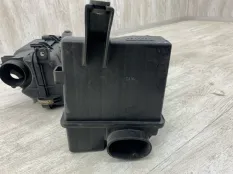 Корпус воздушного фильтра SUZUKI SWIFT