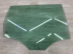 Стекло двери VOLKSWAGEN PASSAT B7