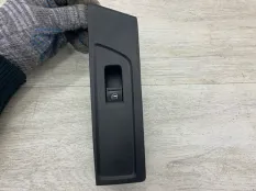Кнопка стеклоподъемника VOLKSWAGEN PASSAT B7