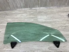 Стекло двери AUDI A4