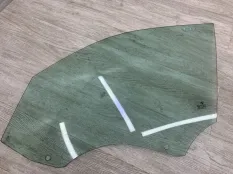 Стекло двери BMW X1