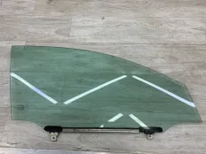 Стекло двери TOYOTA AVENSIS