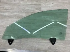 Стекло двери AUDI A4