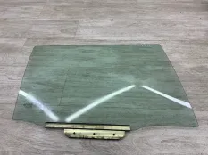 Стекло двери TOYOTA AVENSIS