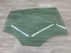 Стекло двери VOLKSWAGEN PASSAT B6