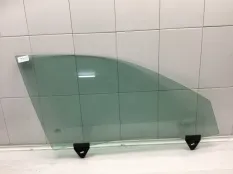 Стекло двери AUDI A4