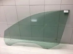 Стекло двери AUDI A6