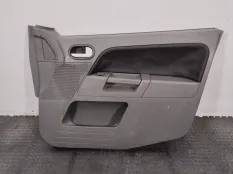 Обшивка двери передней правой Ford Fusion 2004