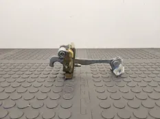 Ограничитель открывания двери передней правой