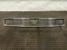 Решетка радиатора Nissan Bluebird U13 1995