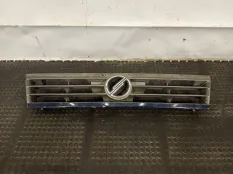 Решетка радиатора Nissan Sunny N14 1995 6231070R00