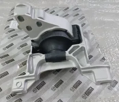 Подушка двигателя правая - B71539060