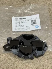 Заглушка решетки радиатора левая - DHB650164