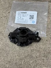 Заглушка решетки радиатора правая - DHB750154