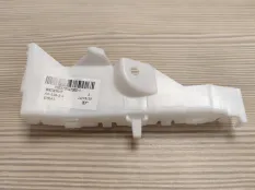 Кронштейн крепления переднего бампера к крылу правый  JAC J7 - 2803720U7300