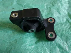 Подушка двигателя в сборе - FEM0146