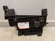 крепление решетки радиатора правое - 5509030XVC01A