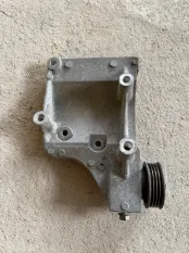 Кронштейн компрессора кондиционера Suzuki Vitara