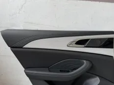Обшивка двери Hongqi H5
