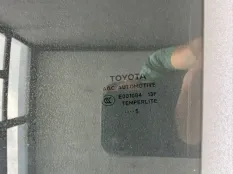 Стекло двери Toyota Highlander